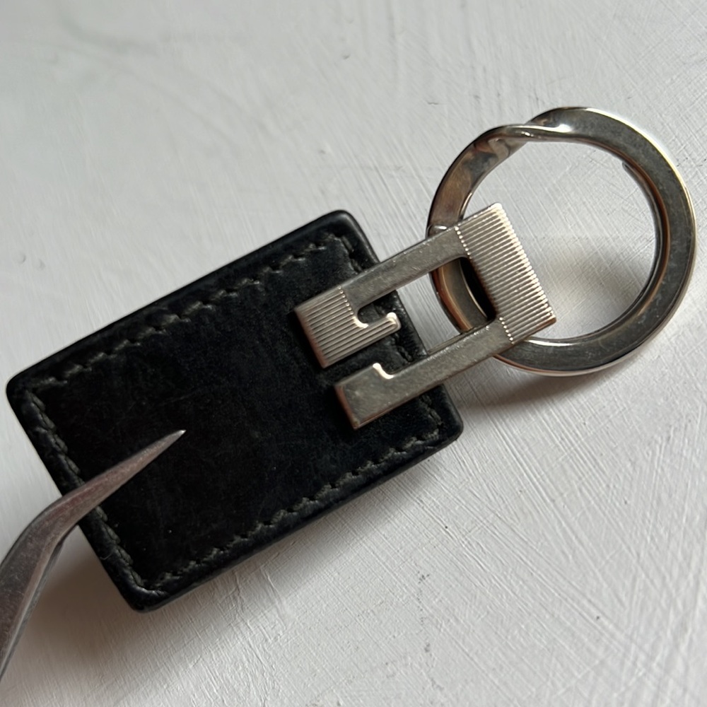 GUCCI Logo Silver Metal Tone Leather Key Holder Charm Unisex Vintage Authentic - Picture 6 of 15